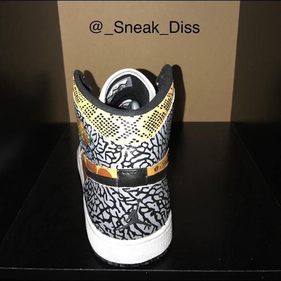 Custom Jordan 1s - Picture 5 of 6